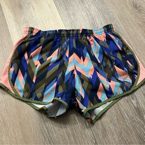 Girls NIKE Dri‑Fit Shorts Medium Aztec Print Athletic Activewear Youth M